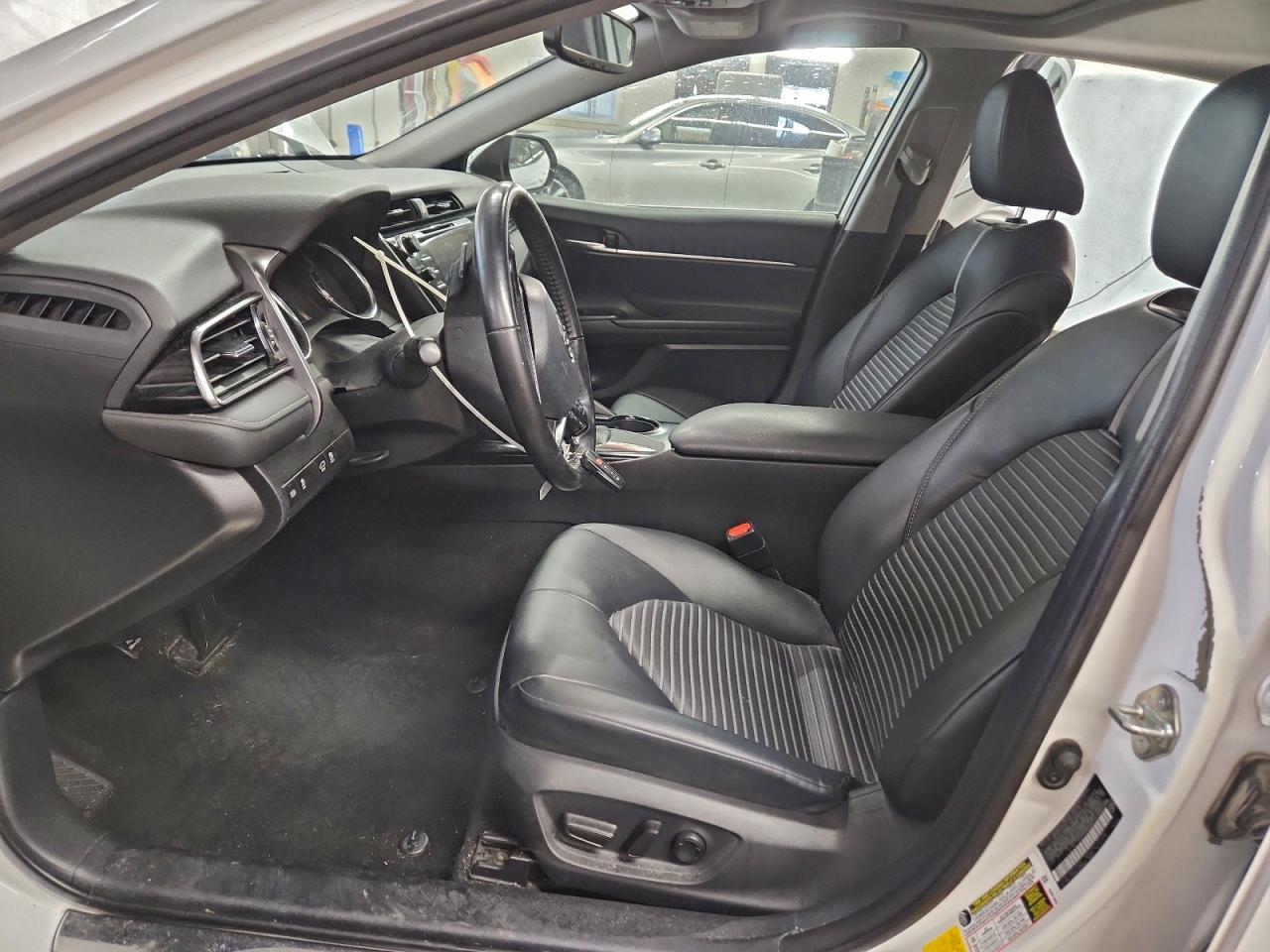 Toyota Camry L Image 5