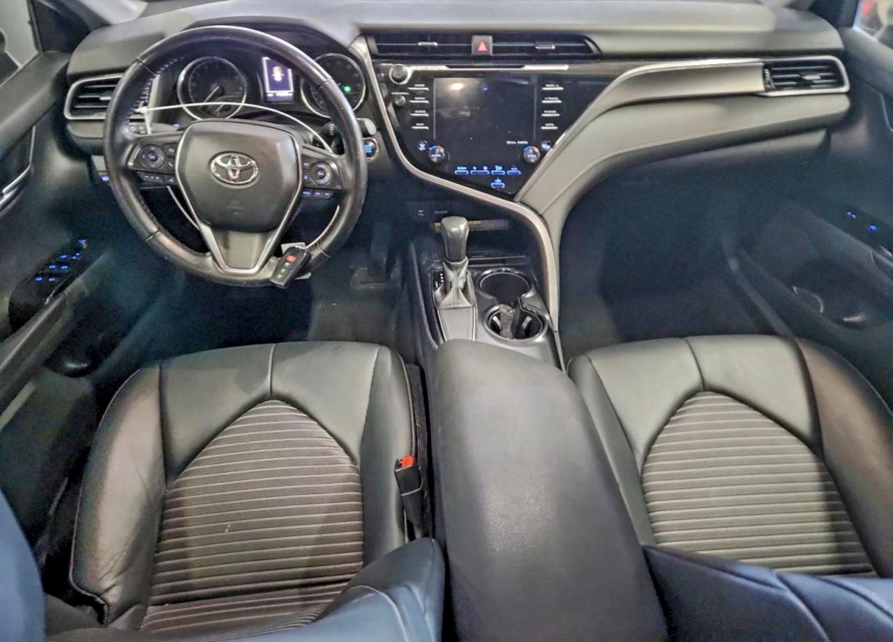 Toyota Camry L Image 6