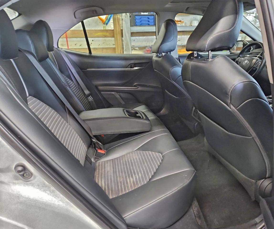 Toyota Camry L Image 10