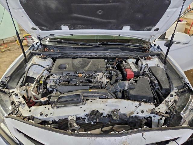 Toyota Camry L Image 12