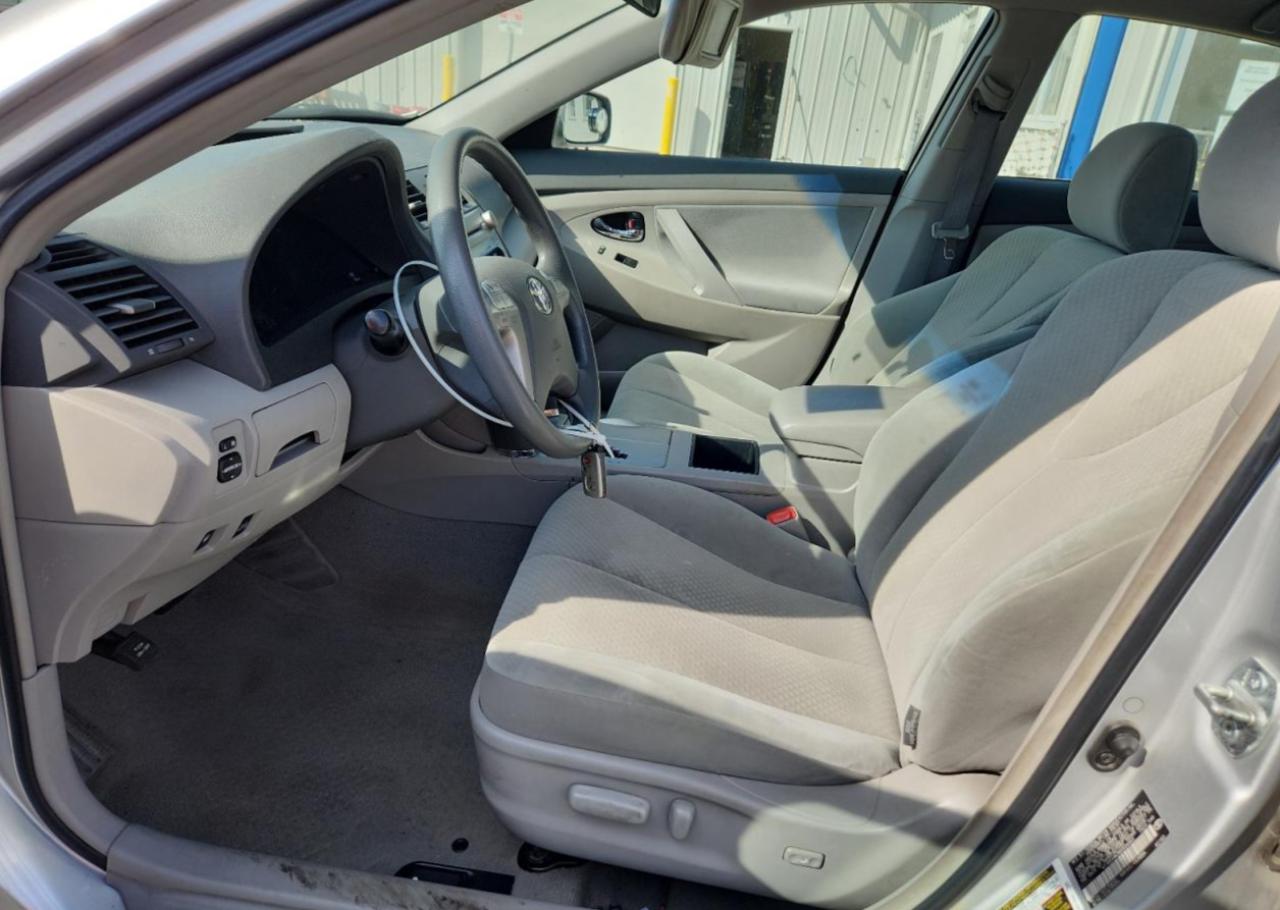 Toyota Camry Hybrid Image 7