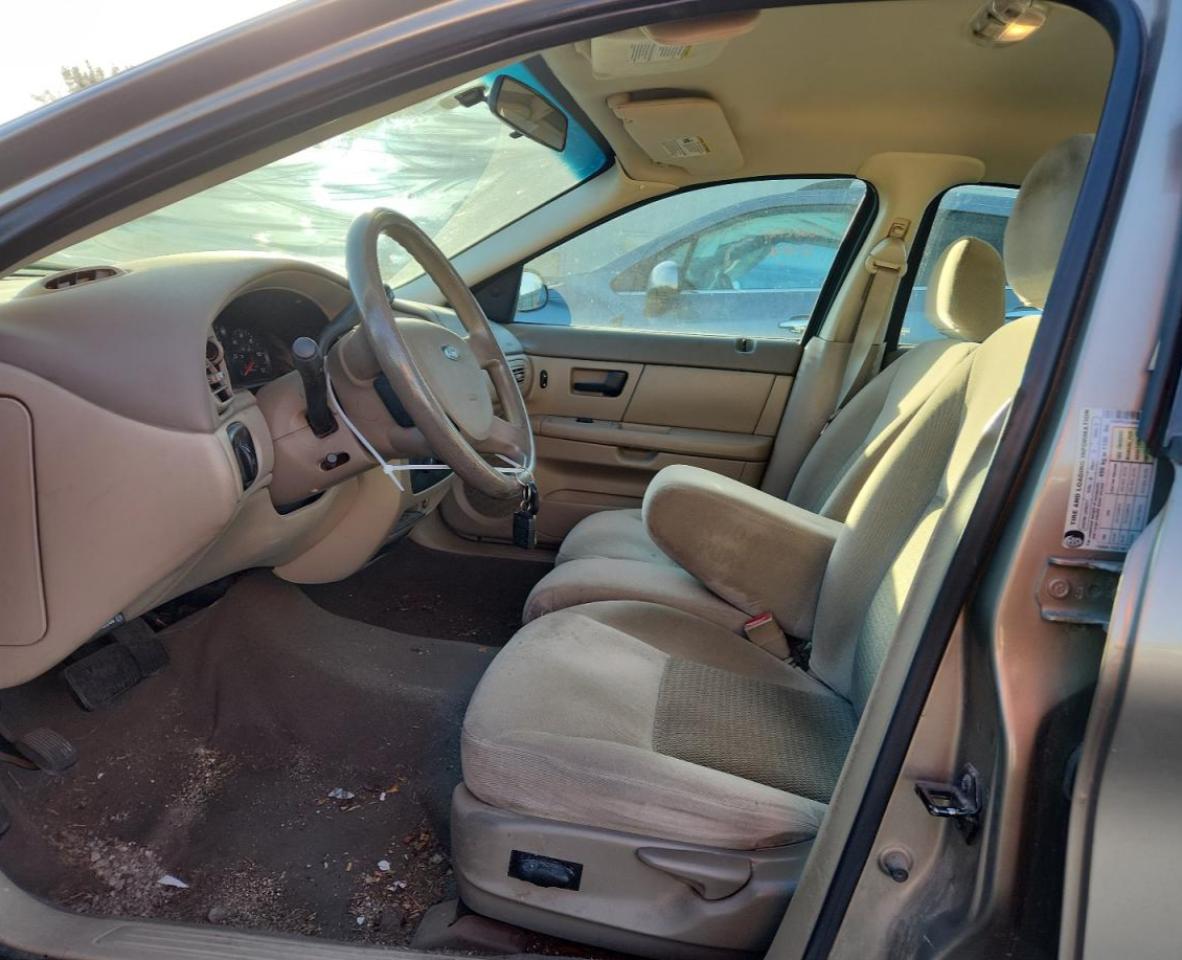 Ford Taurus Se Image 2