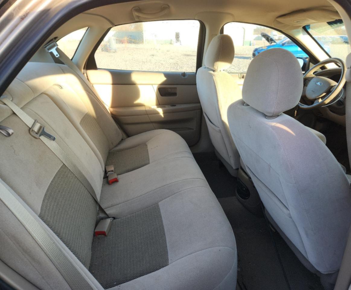 Ford Taurus Se Image 7