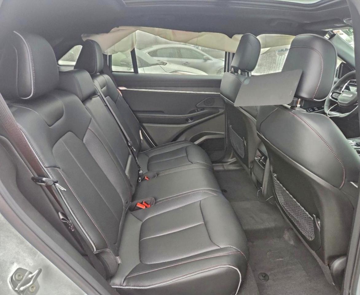 Jeep Wagoneer Limited Image 5