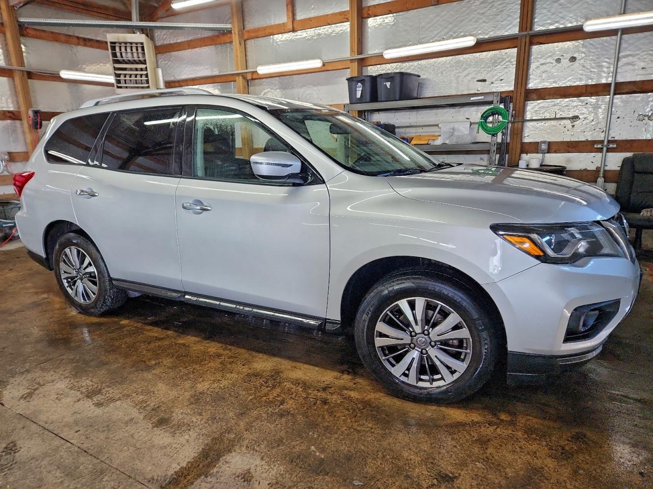 Nissan Pathfinder S Image 11