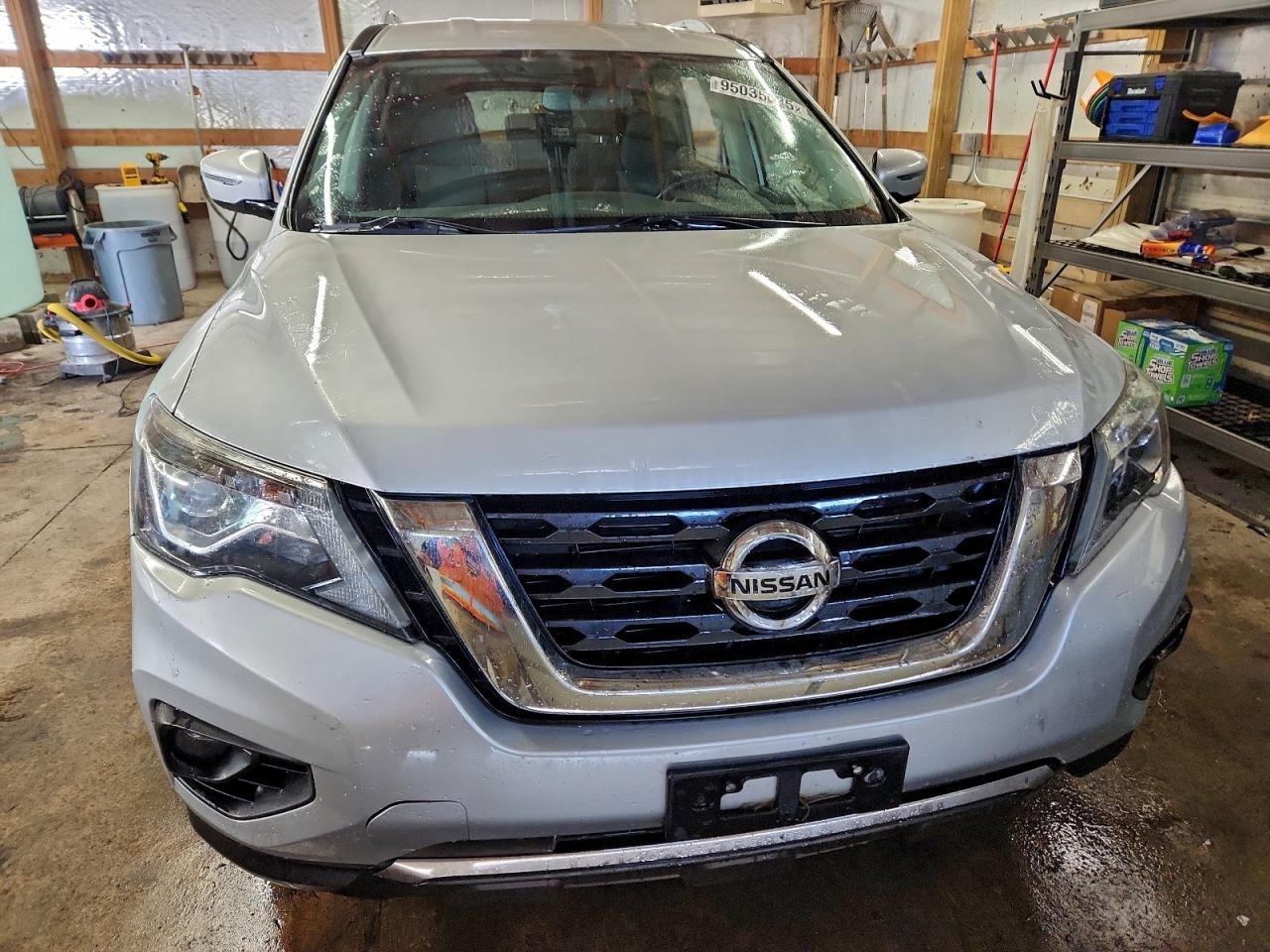 Nissan Pathfinder S Image 3