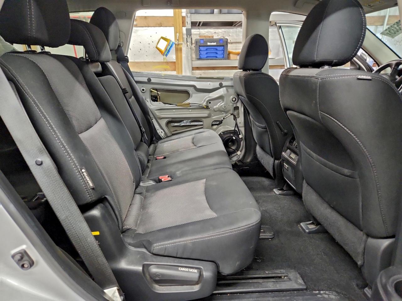 Nissan Pathfinder S Image 10