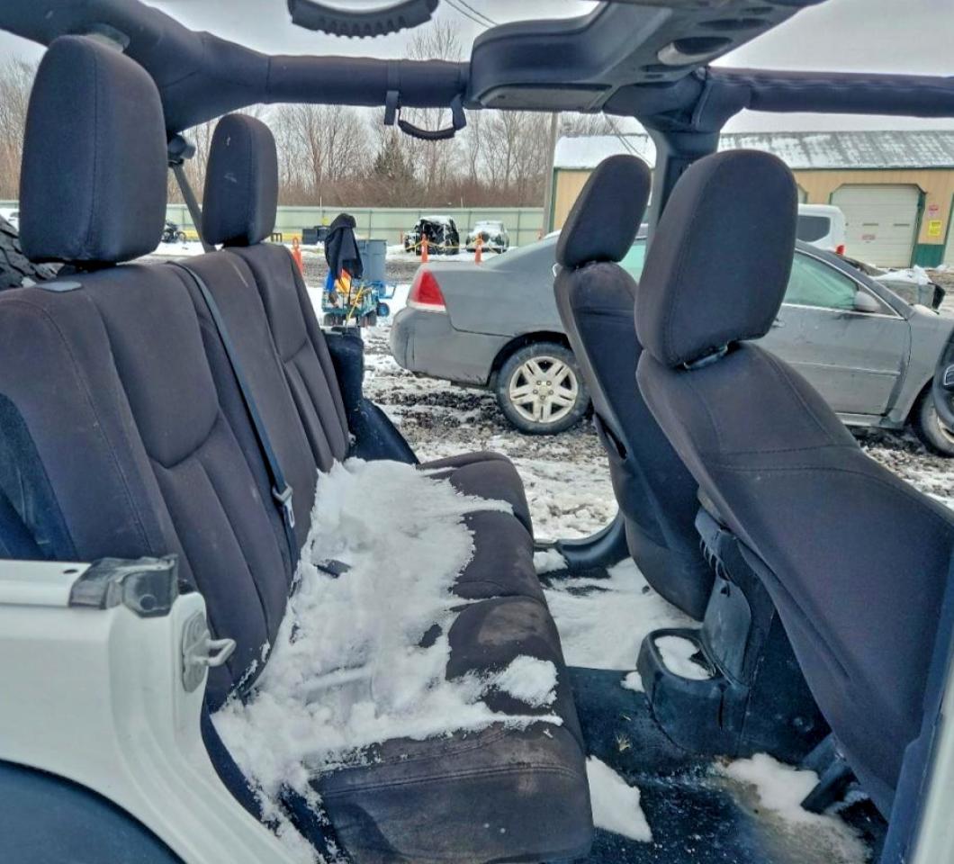 Jeep Wrangler Sport Image 12