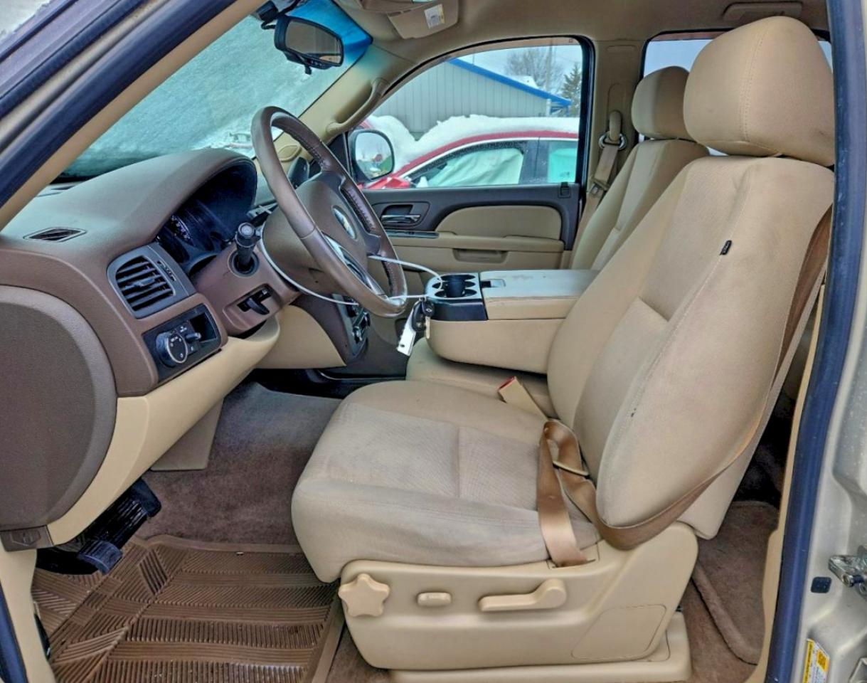 Chevrolet Tahoe C1500 Ls Image 8