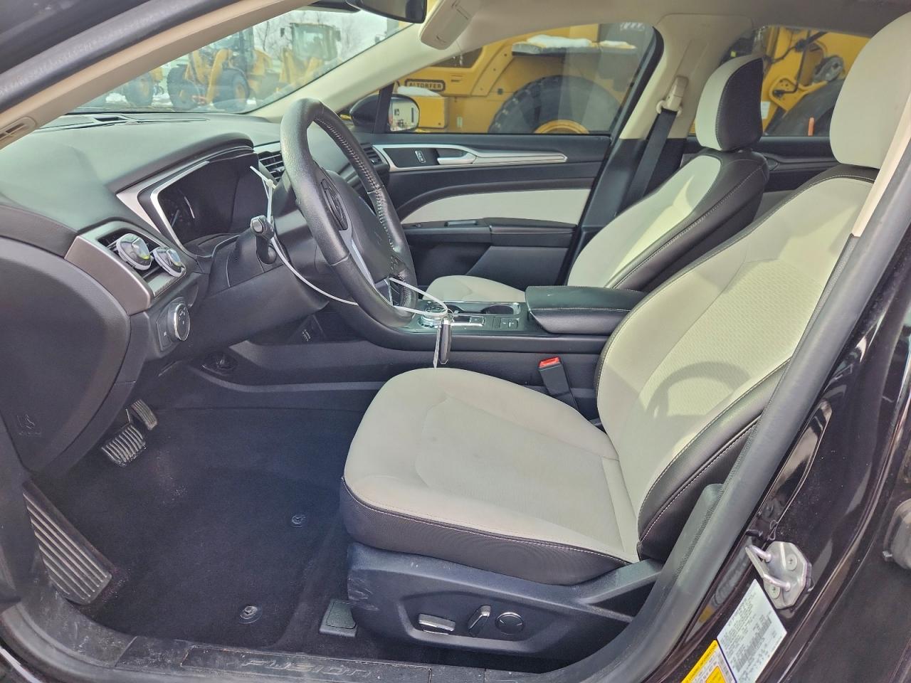 Ford Fusion Se Image 9