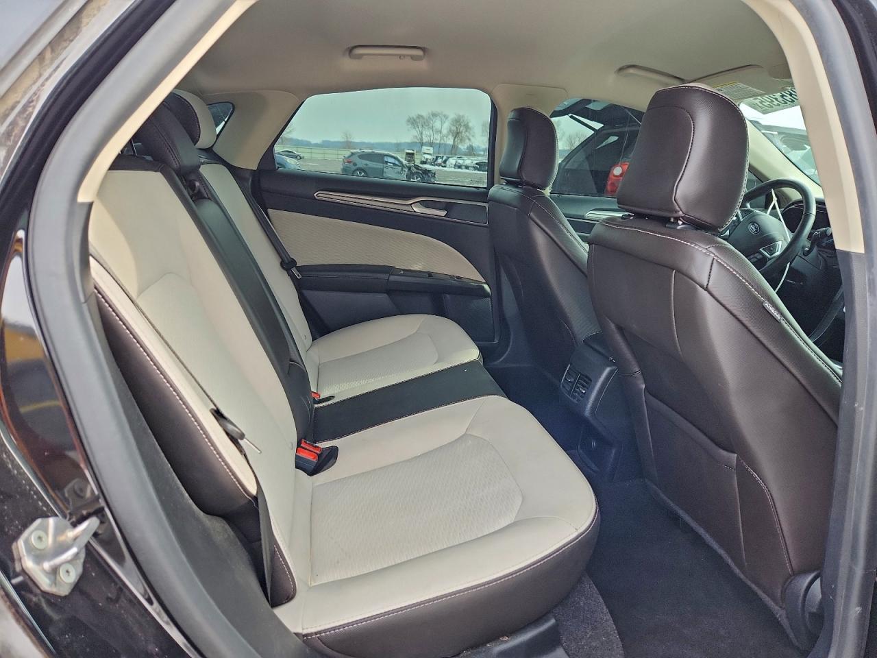 Ford Fusion Se Image 7