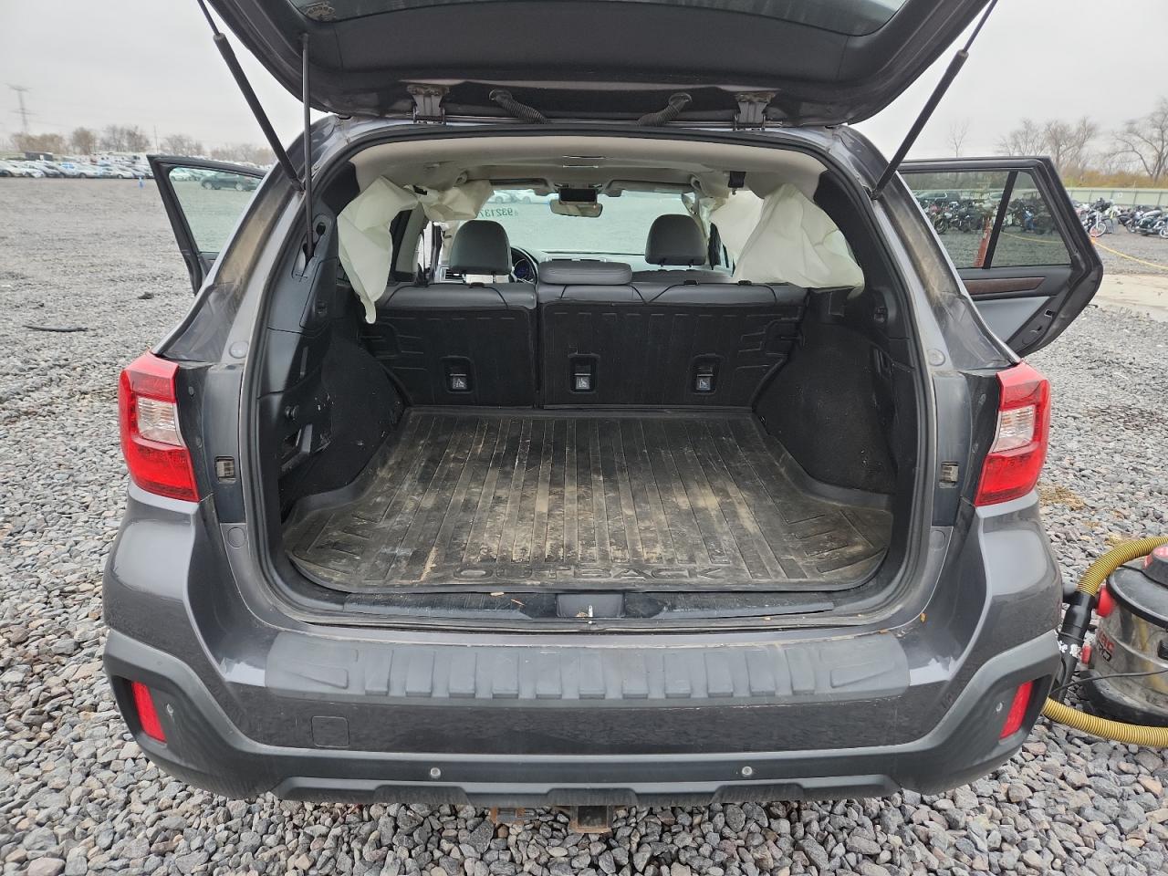 Subaru Outback 2.5i Limited Image 9