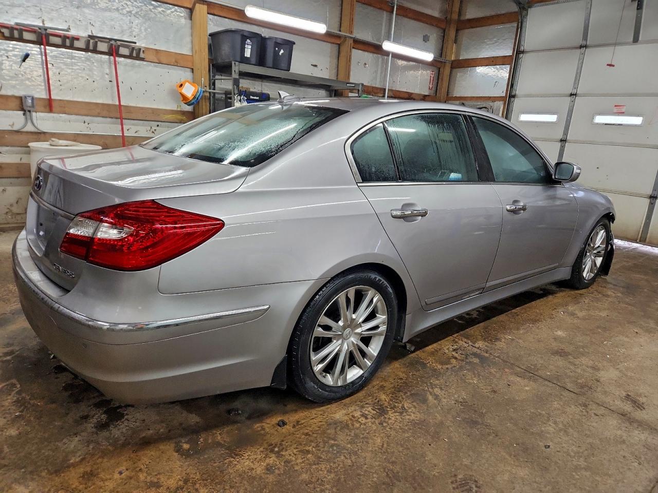 Hyundai Genesis 3.8l Image 8