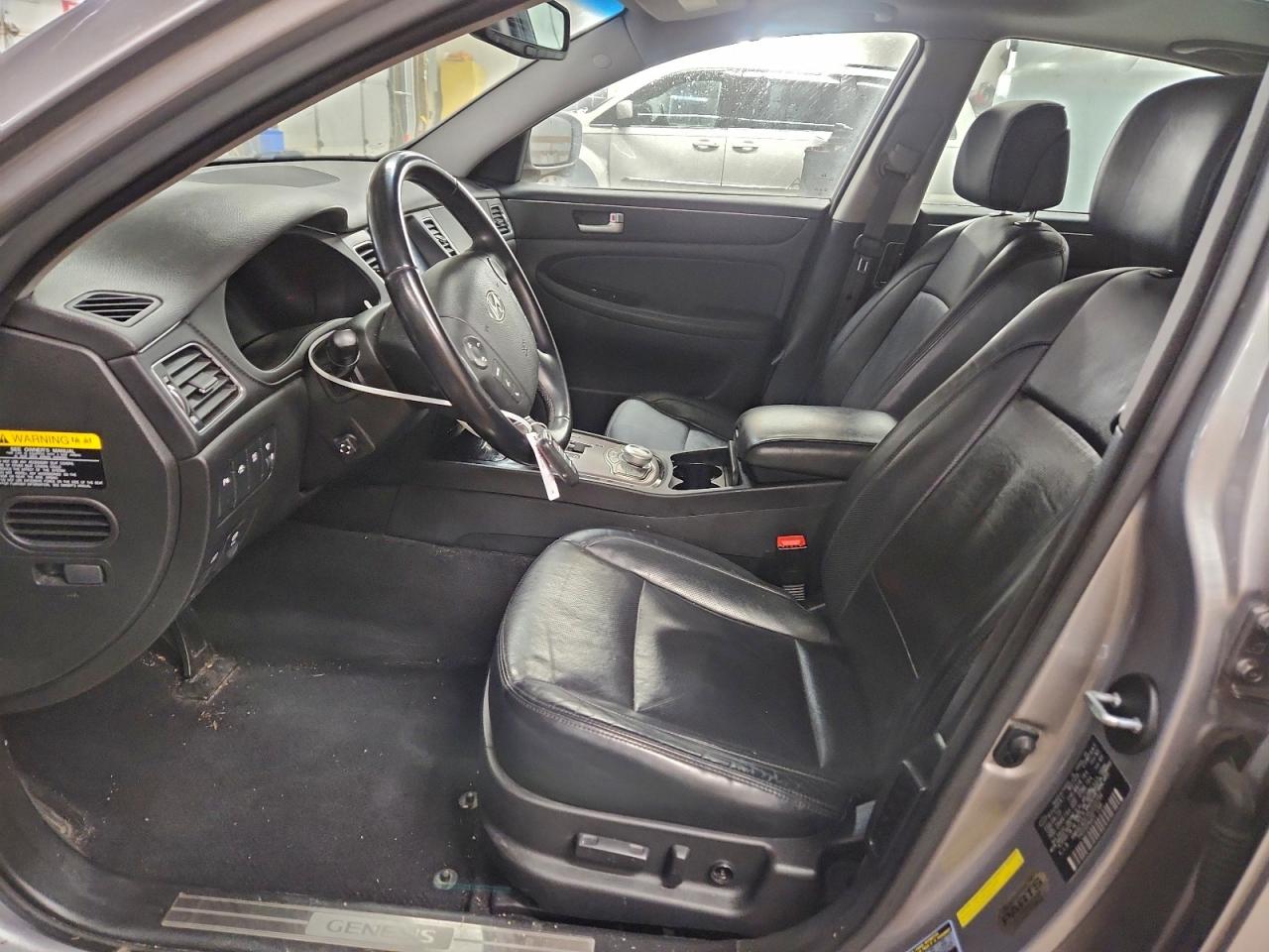 Hyundai Genesis 3.8l Image 10