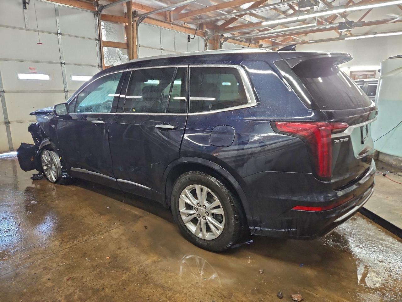 Cadillac XT6 Luxury Image 2
