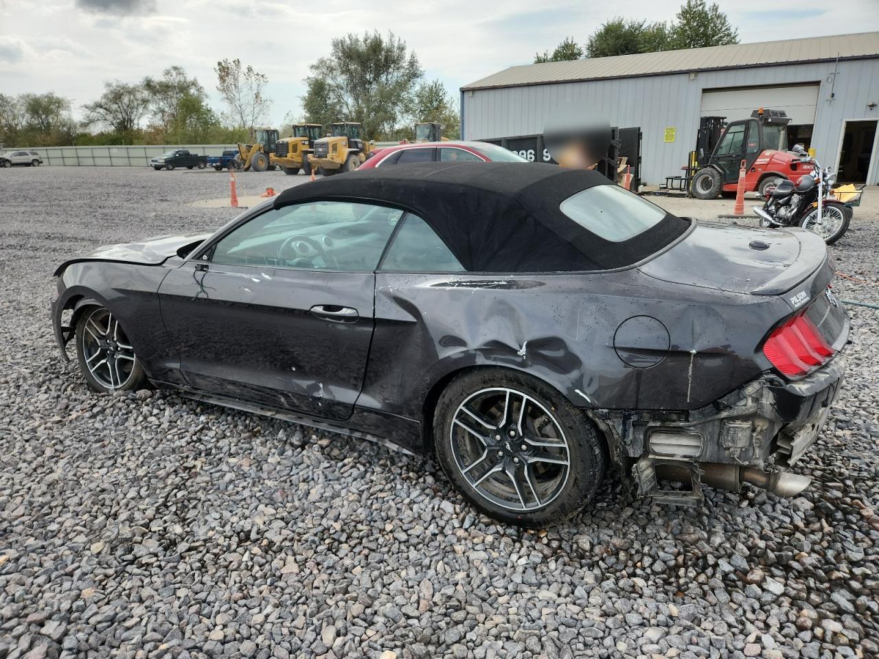 Ford Mustang Image 2