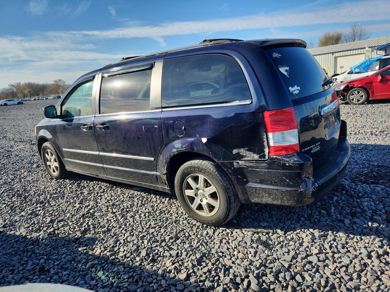 Chrysler Minivan Touring Image 11