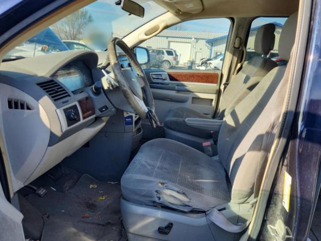 Chrysler Minivan Touring Image 3