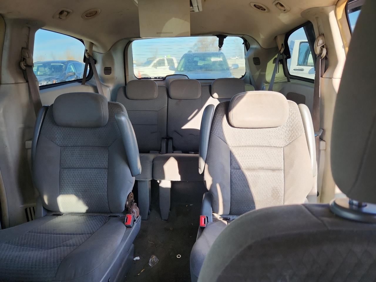 Chrysler Minivan Touring Image 10