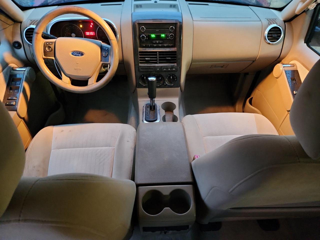 Ford Explorer Xlt Image 10