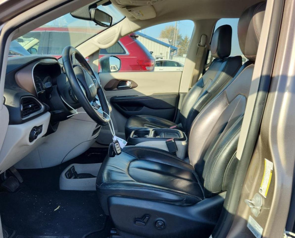 Chrysler Pacifica Touring L Image 9