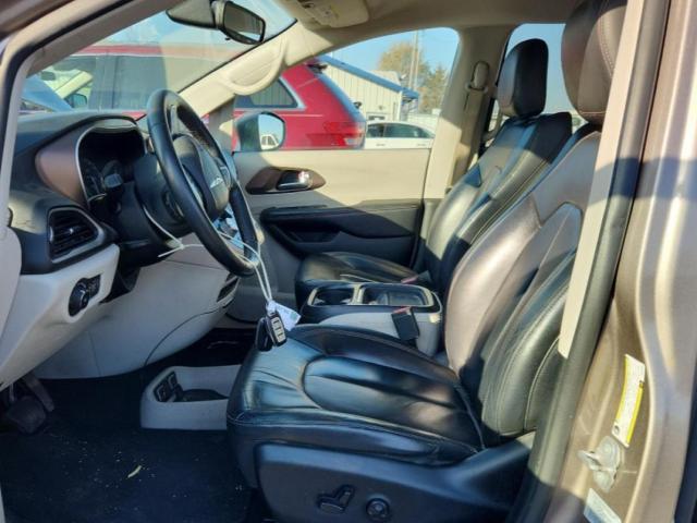 Chrysler Pacifica Touring L Image 9