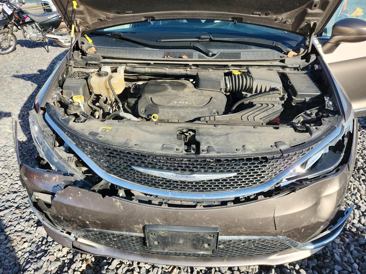 Chrysler Pacifica Touring L Image 12