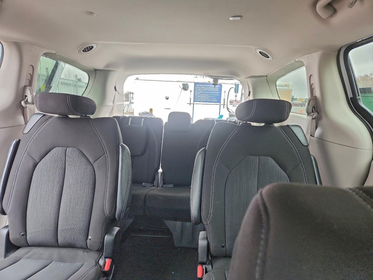 Chrysler Minivan Lx Image 12