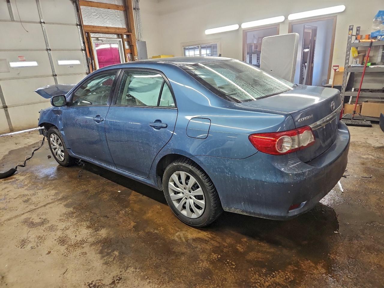 Toyota Corolla Base Image 9