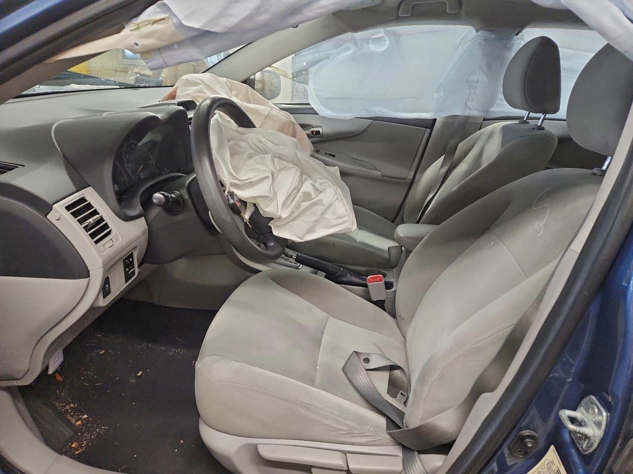 Toyota Corolla Base Image 5