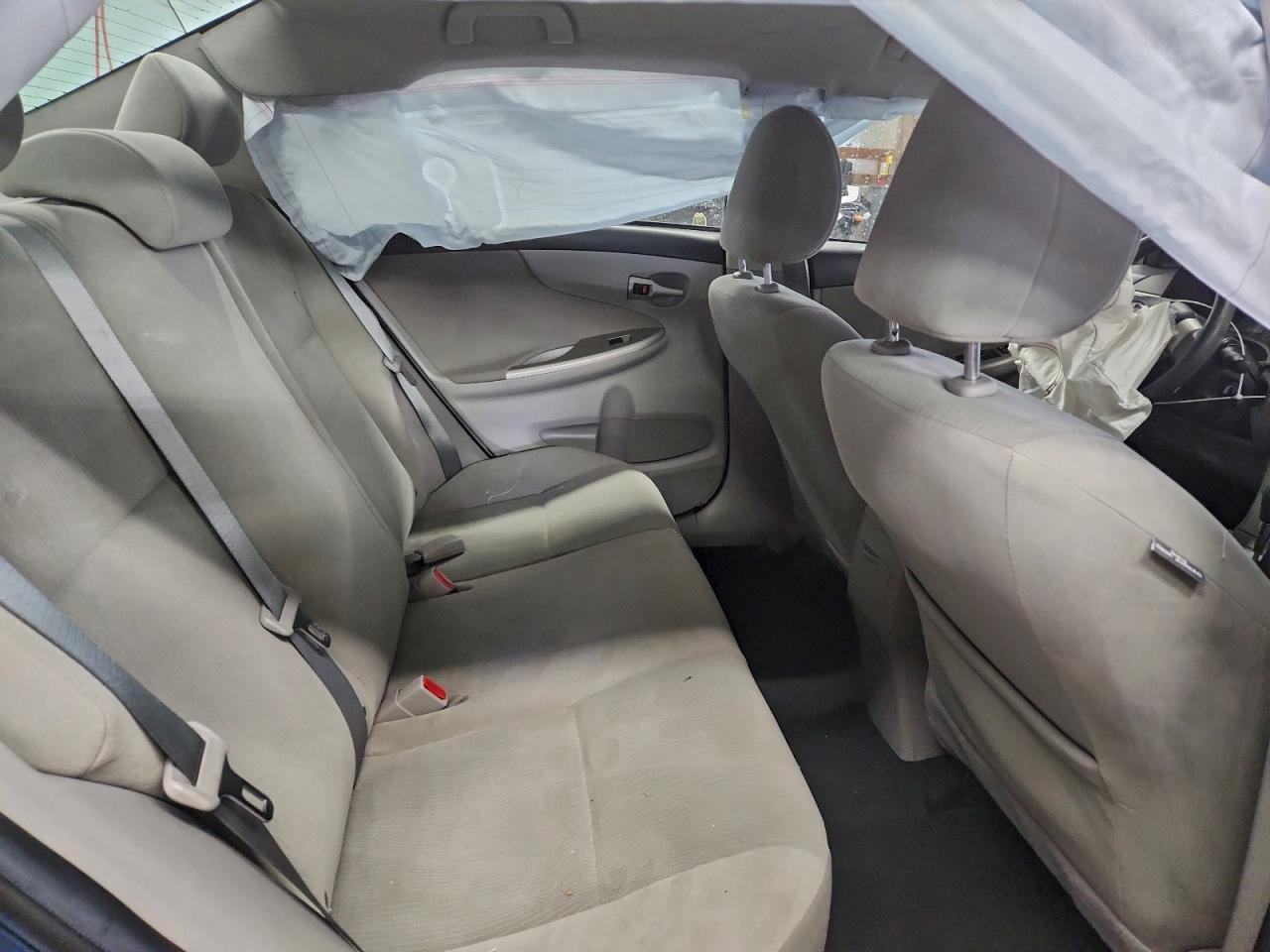 Toyota Corolla Base Image 11