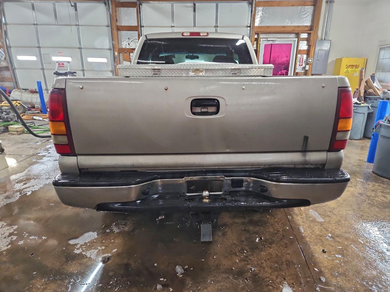 Chevrolet Silverado C1500 Image 12