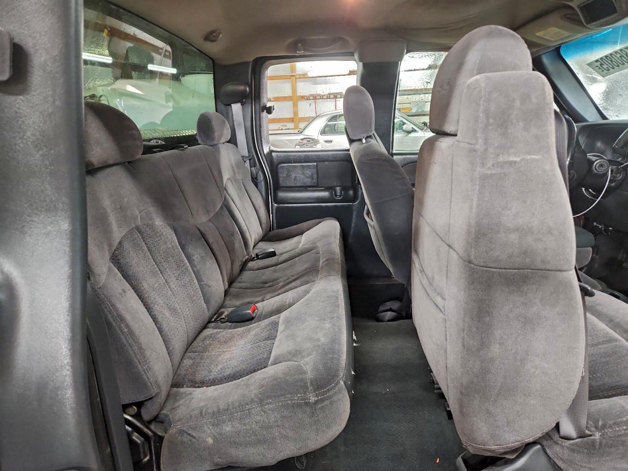 Chevrolet Silverado C1500 Image 11