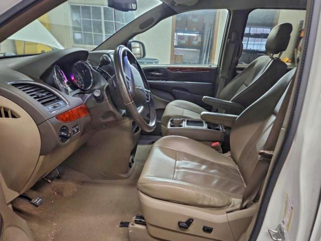 Chrysler Minivan Touring Image 2