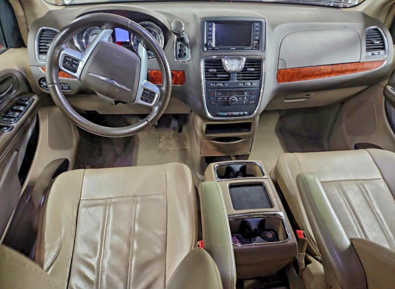 Chrysler Minivan Touring Image 8