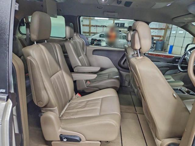 Chrysler Minivan Touring Image 12