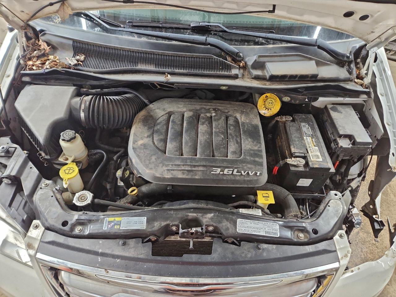 Chrysler Minivan Touring Image 10