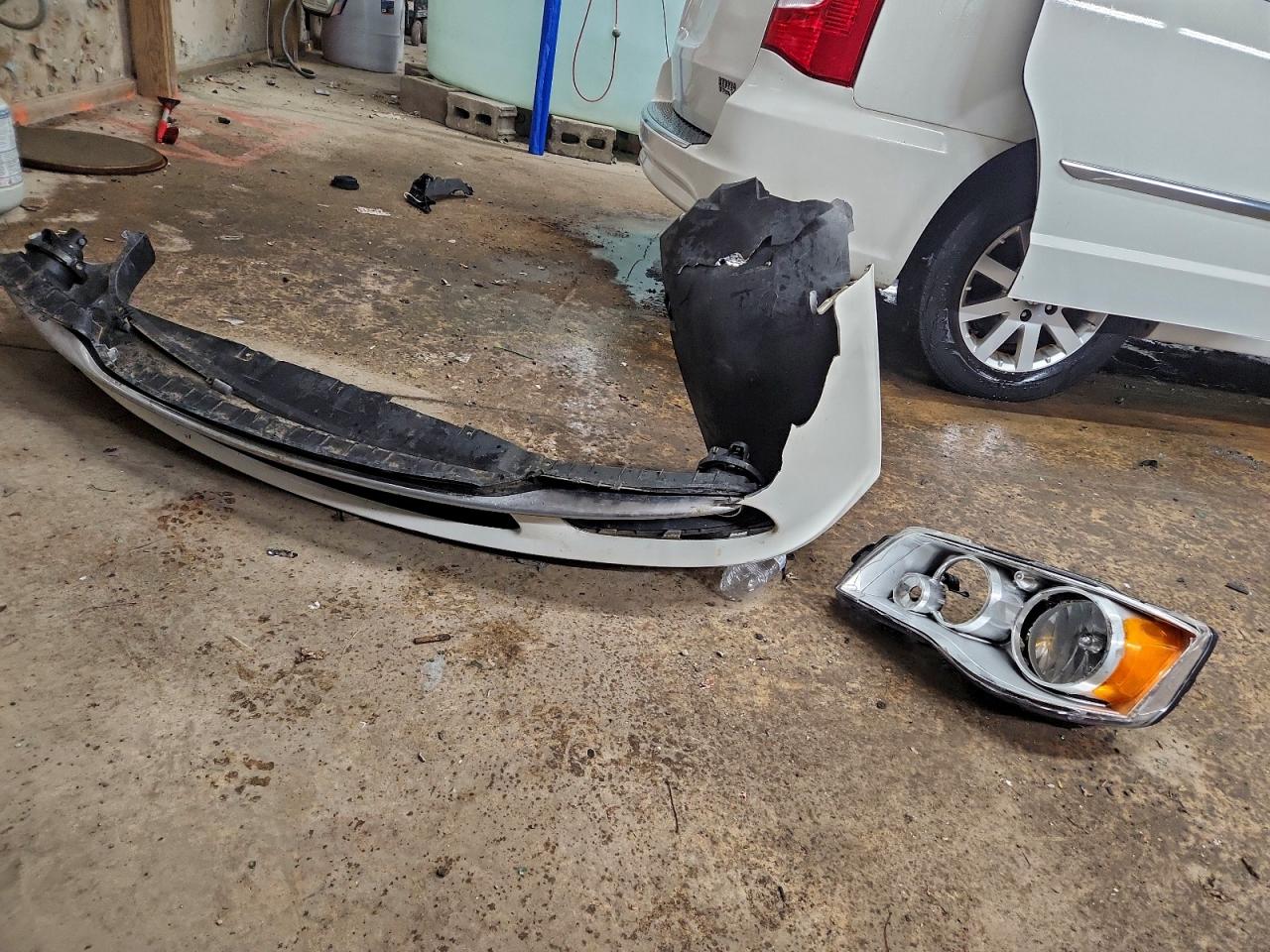 Chrysler Minivan Touring Image 14