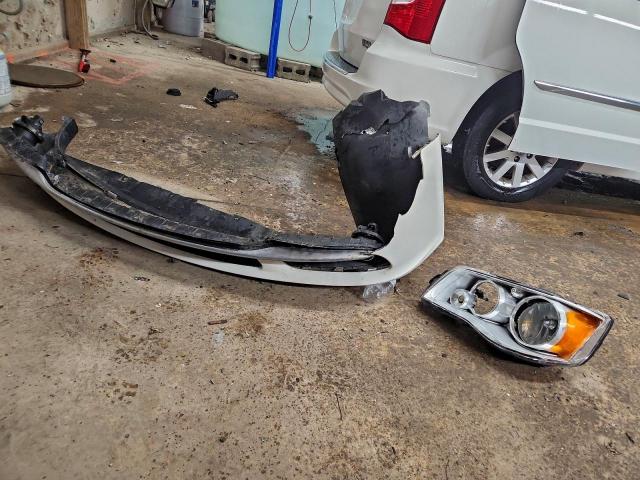 Chrysler Minivan Touring Image 14