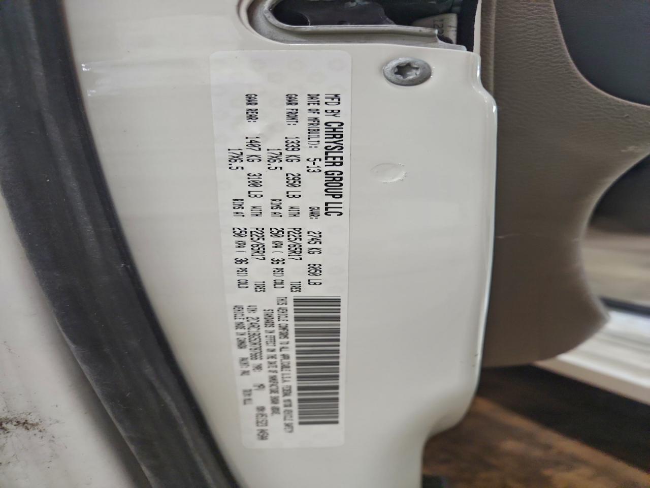 Chrysler Minivan Touring Image 9