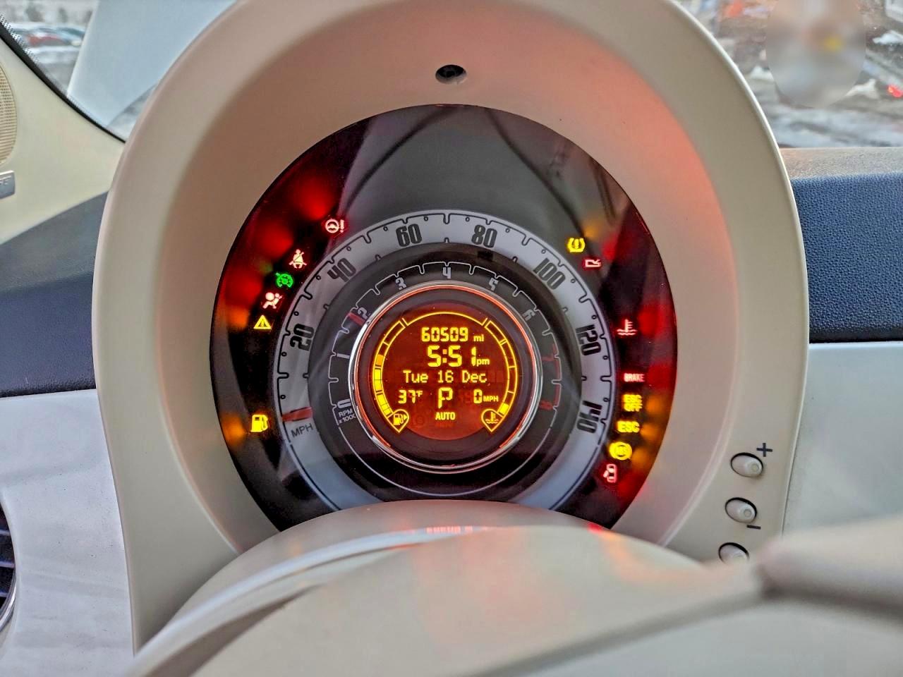 FIAT 500 Lounge Image 6