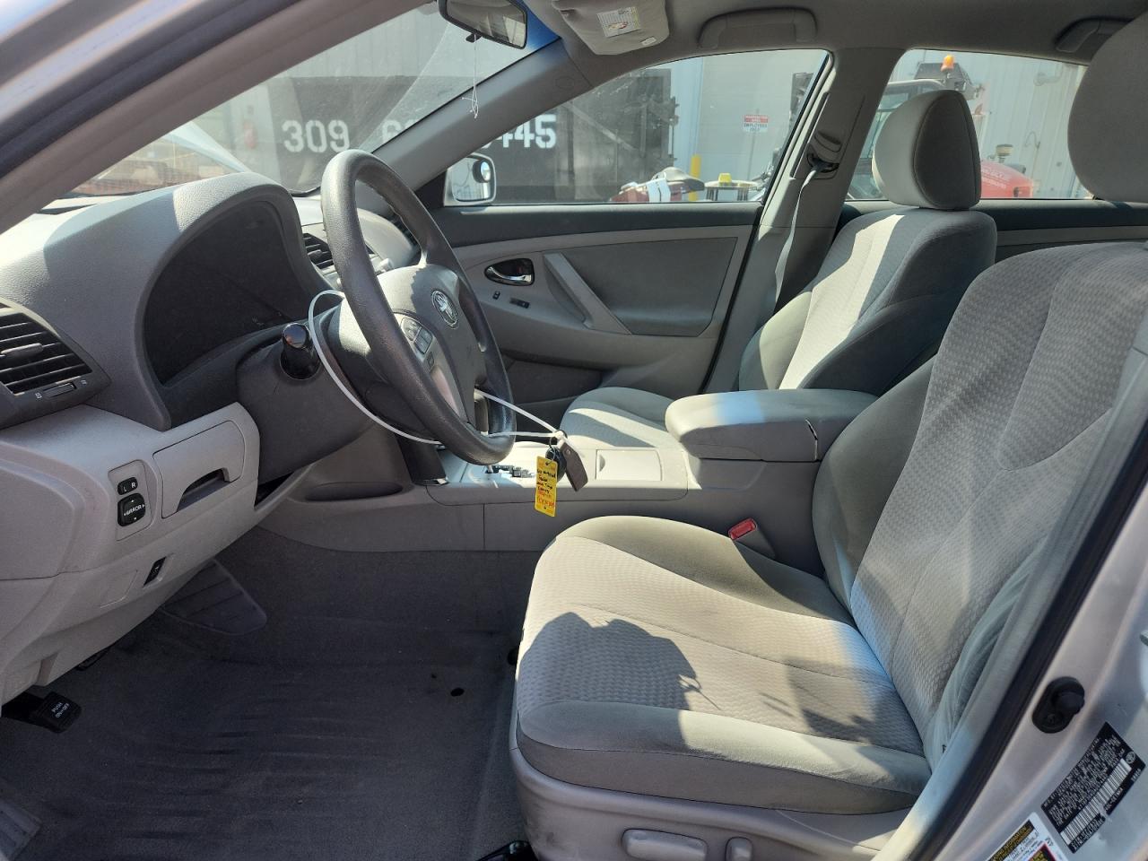 Toyota Camry Base Image 2