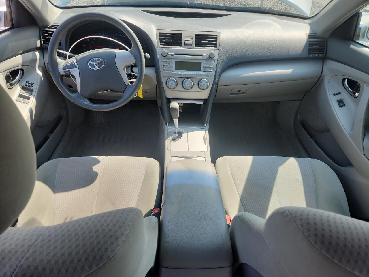 Toyota Camry Base Image 3