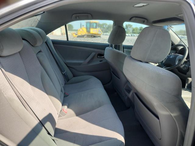 Toyota Camry Base Image 9