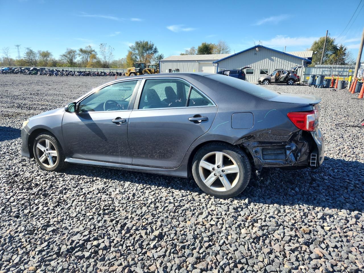 Toyota Camry L Image 2