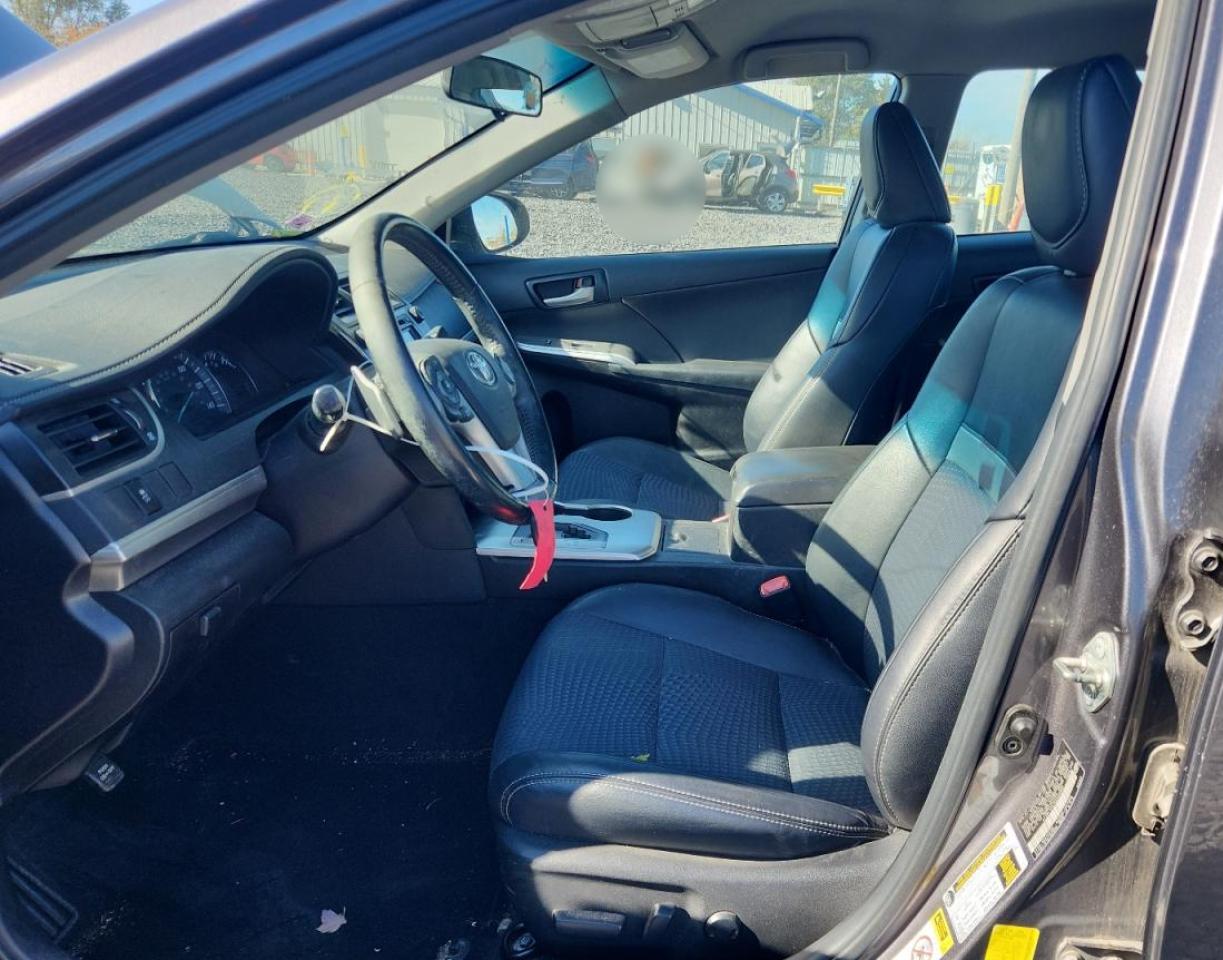 Toyota Camry L Image 11