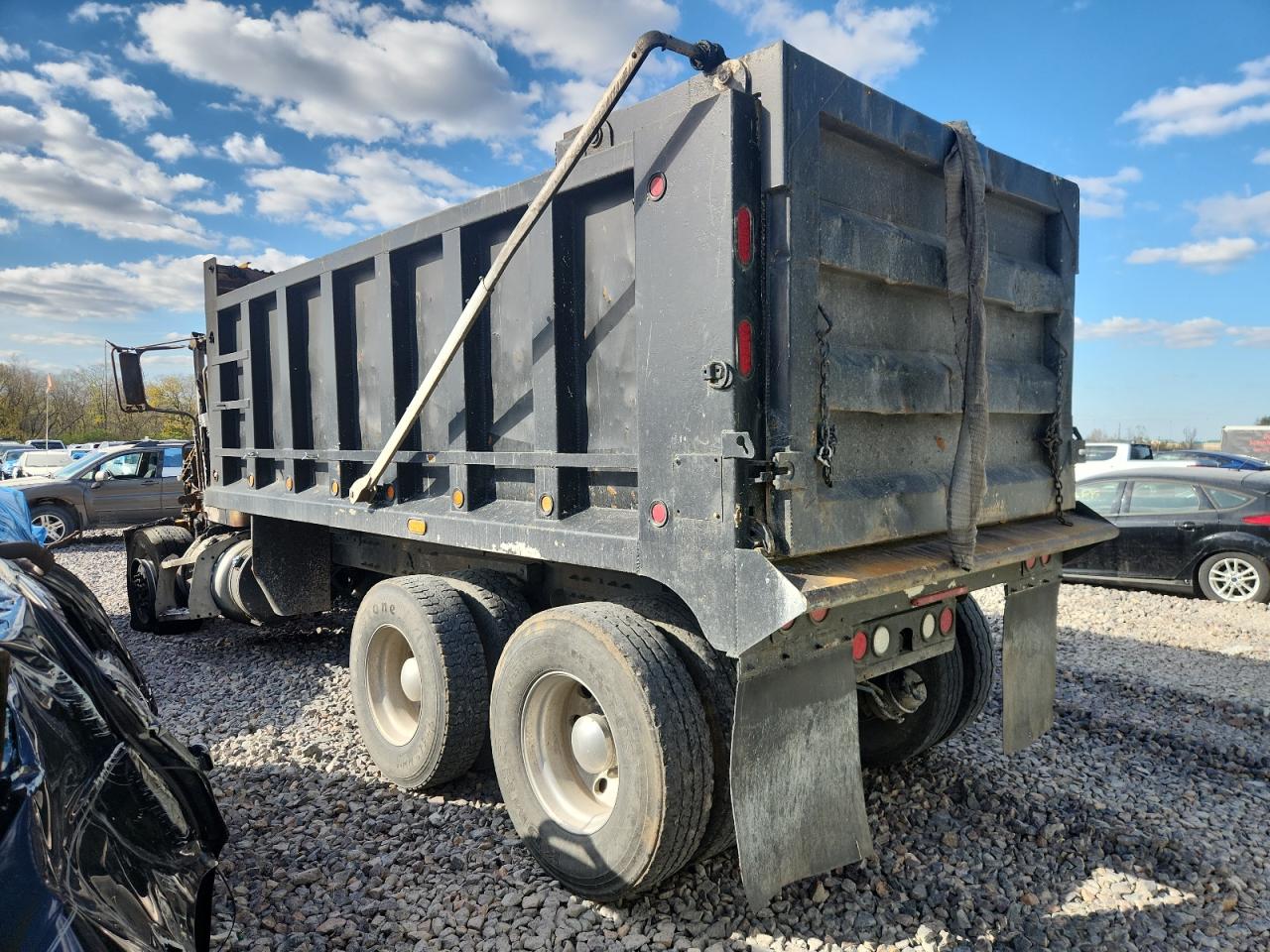 Peterbilt 348 Image 2