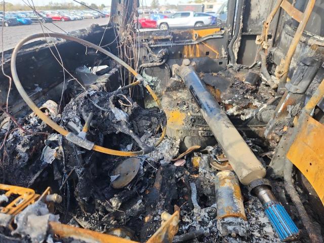 Peterbilt 348 Image 3