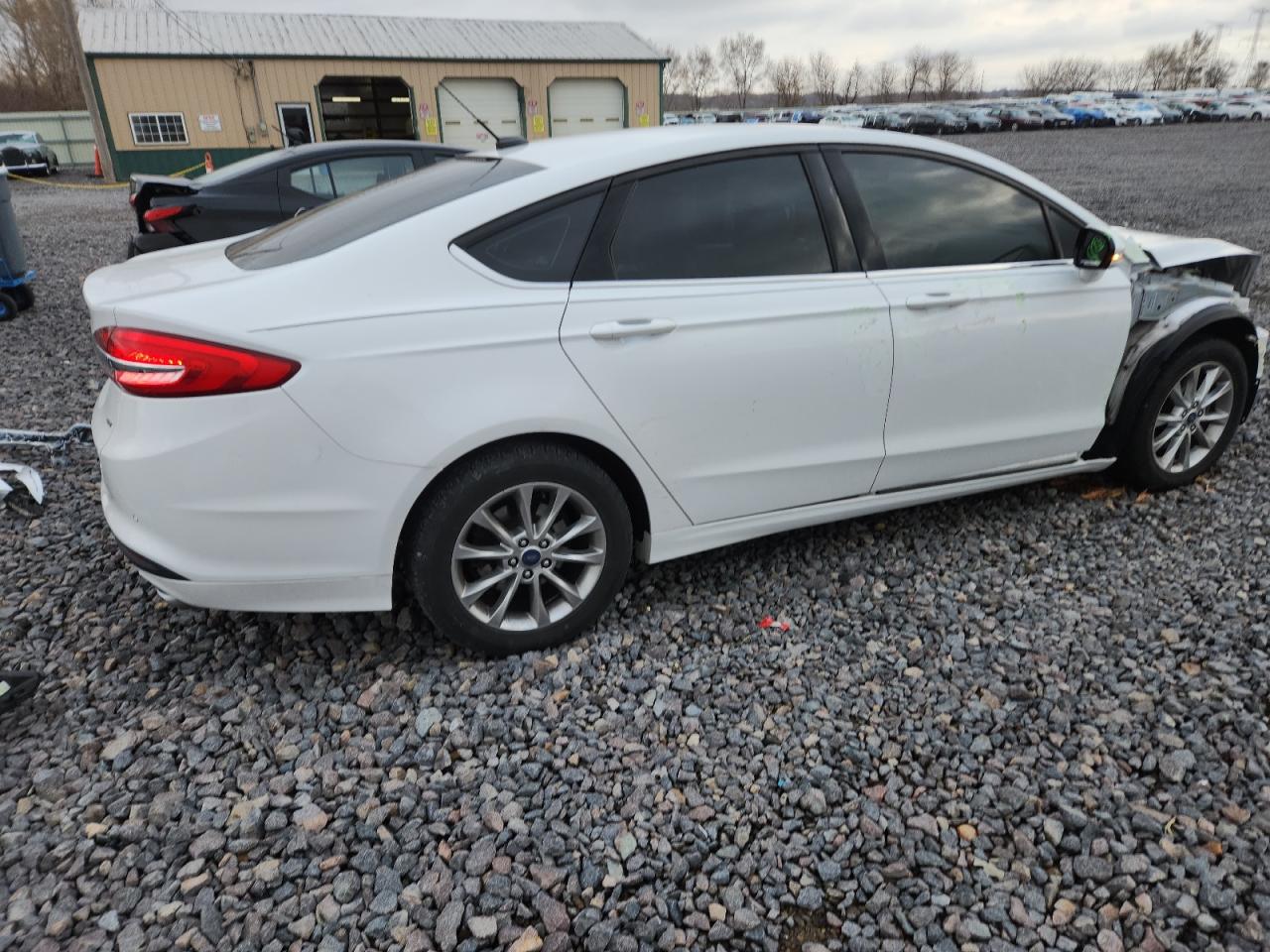 Ford Fusion Se Image 8