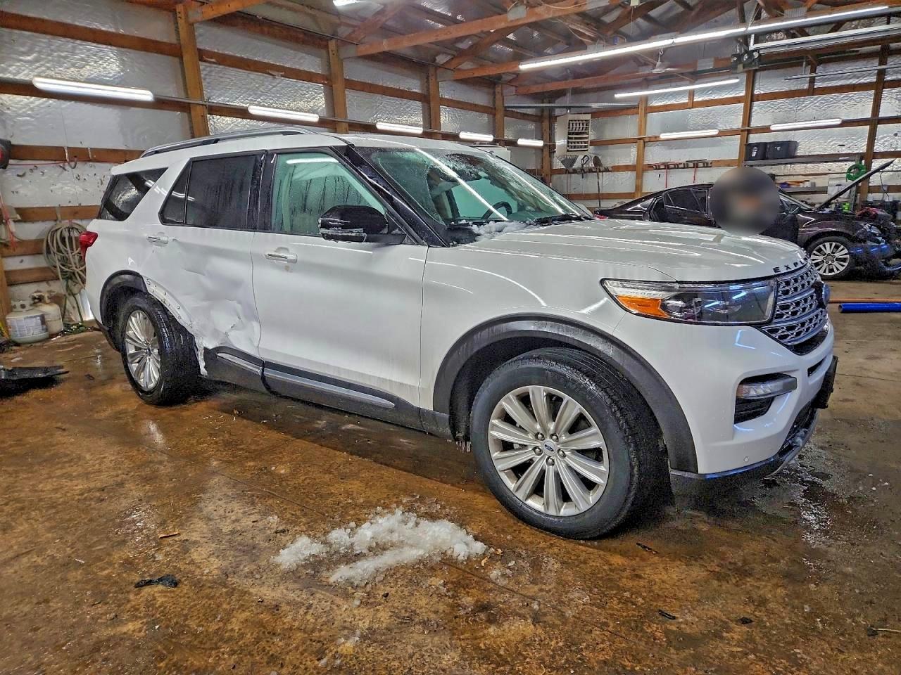 Ford Explorer Limited Image 4